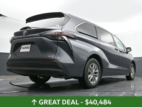 Used 2025 Toyota Sienna LE image 48