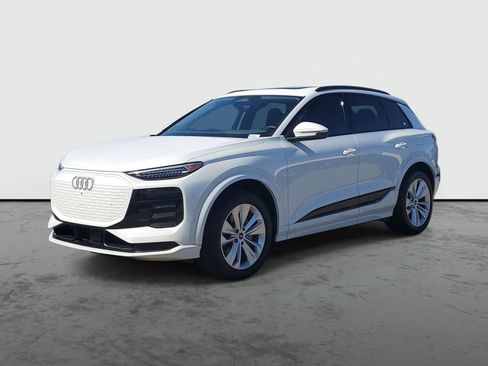 Used 2025 Audi Q6 e-tron Premium Plus w/ Premium Plus RWD image 2