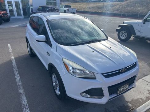 Used 2015 Ford Escape SE image 3