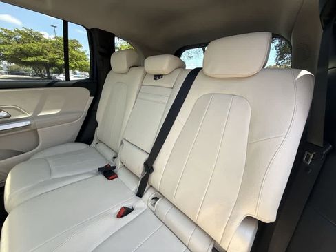 Used 2022 Mercedes-Benz GLB 250 4MATIC image 22