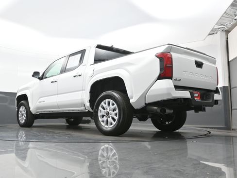 Used 2025 Toyota Tacoma SR5 image 30