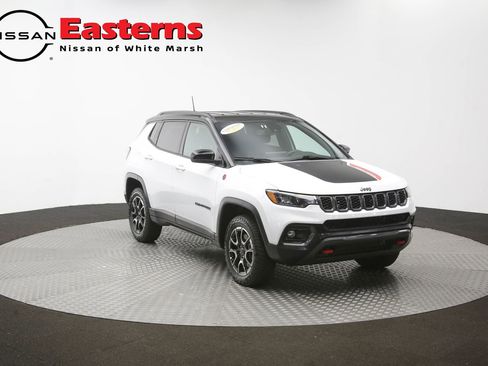 Used 2025 Jeep Compass Trailhawk w/ Trailer Tow Group AWD/4WD image 48