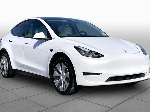 Used 2022 Tesla Model Y Long Range AWD/4WD image 2