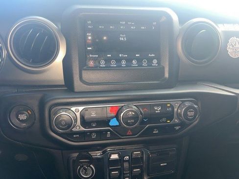 Used 2021 Jeep Gladiator Willys image 8