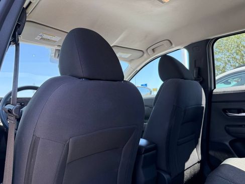 Used 2025 Nissan Kicks SV FWD image 15