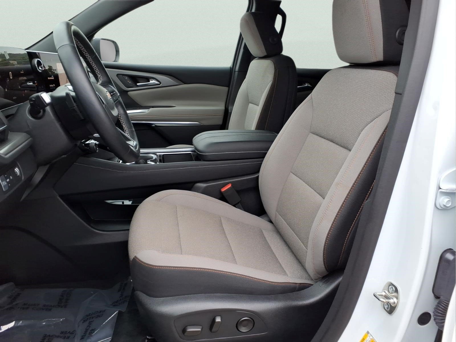 Used 2026 Chevrolet Traverse LT w/ Driver Confidence Package FWD image 22