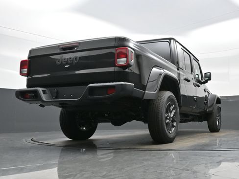New 2026 Jeep Gladiator Sport AWD/4WD image 18