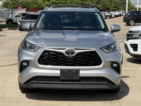 Used 2021 Toyota Highlander XLE AWD/4WD image 8
