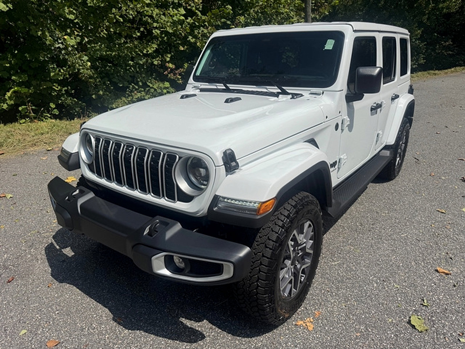 New 2026 Jeep Wrangler Unlimited Sahara AWD/4WD image 3