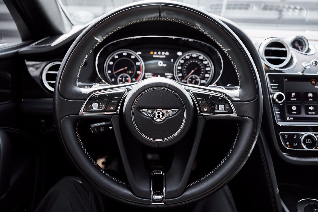 Used 2017 Bentley Bentayga AWD/4WD image 51