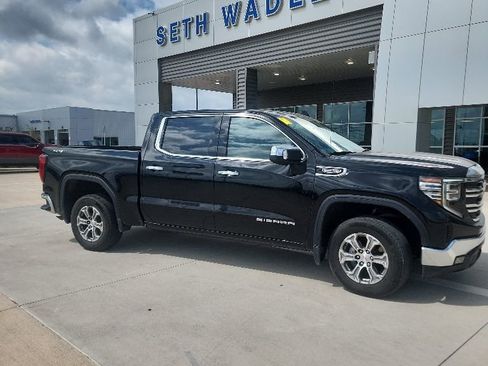 Used 2025 GMC Sierra 1500 SLT AWD/4WD image 1