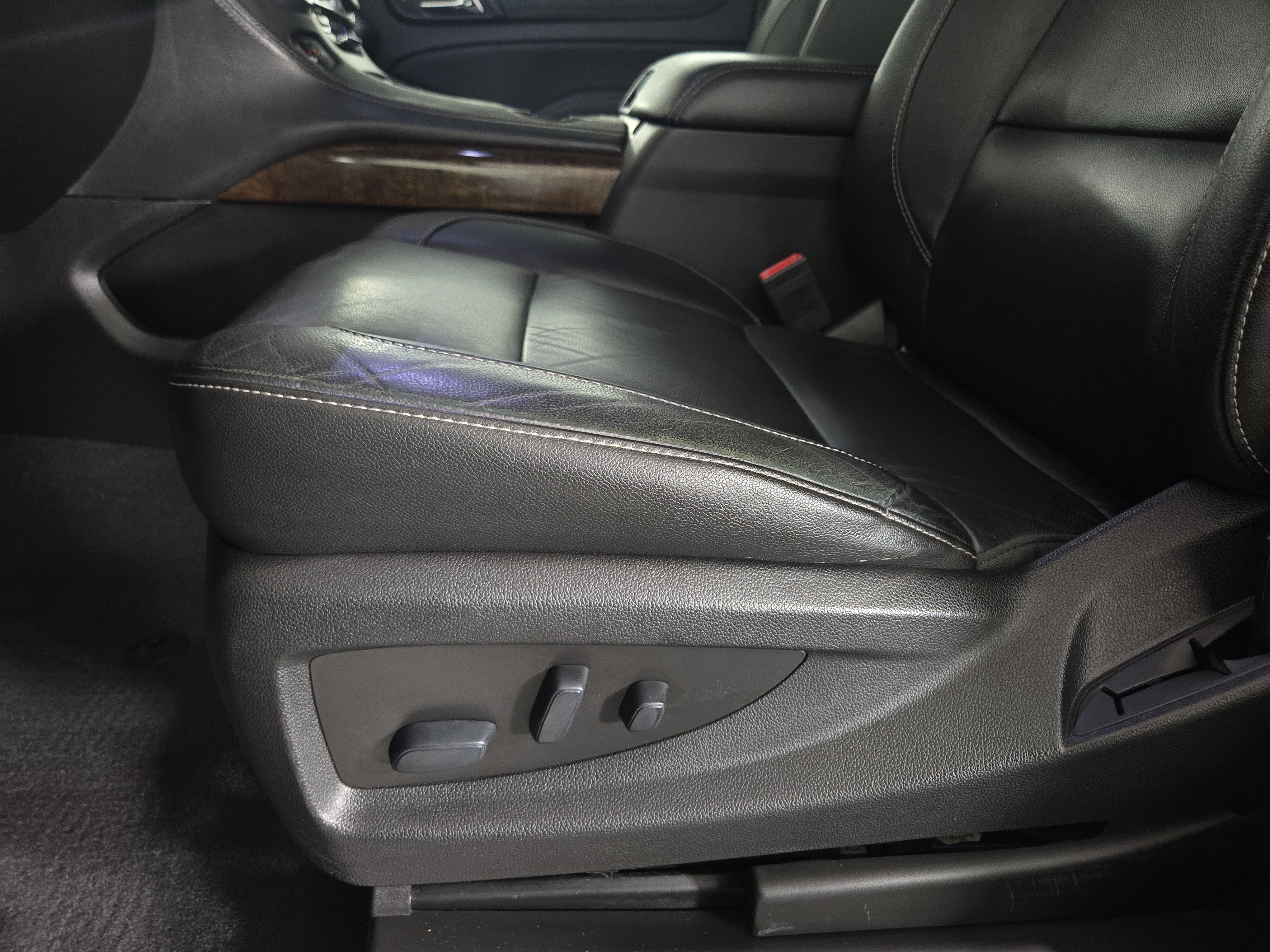 Certified 2019 Chevrolet Suburban LT RWD image 30