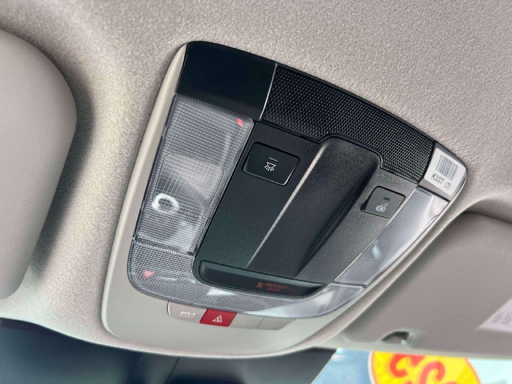 Used 2025 Kia Niro EX w/ EX Cold Weather Package FWD image 32