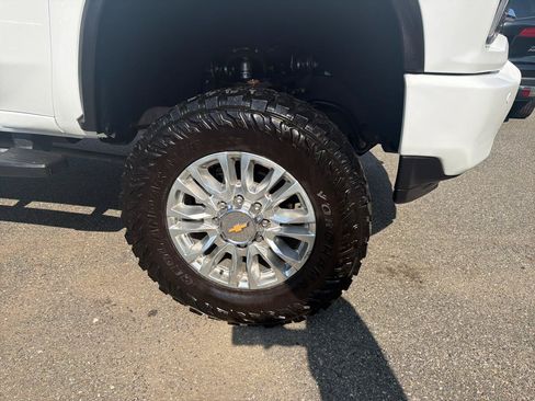 Used 2021 Chevrolet Silverado 2500 High Country w/ Z71 Off-Road Package AWD/4WD image 4