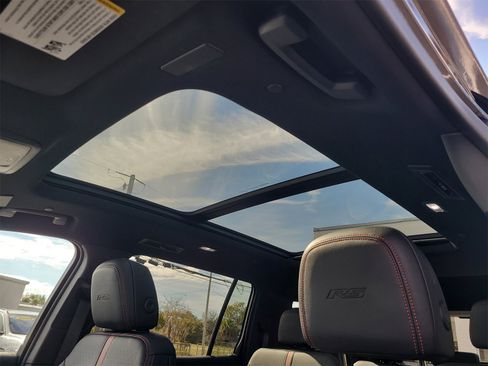 Used 2024 Chevrolet Traverse RS image 21