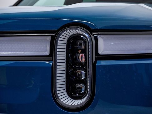 Used 2023 Rivian R1S Launch Edition image 7