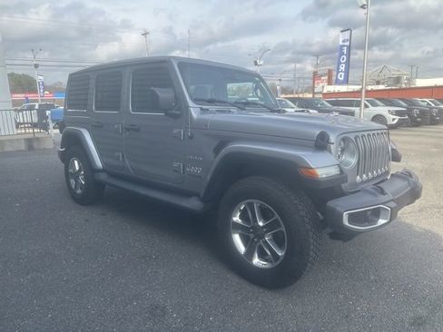 Used 2019 Jeep Wrangler Unlimited Sahara image 3