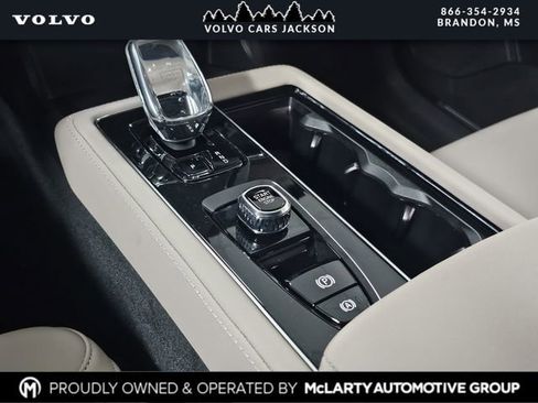 New 2026 Volvo XC90 B6 Plus w/ Protection Package Premier image 25