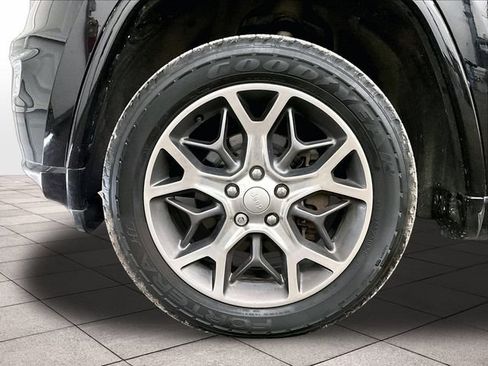 Used 2020 Jeep Grand Cherokee Overland AWD/4WD image 8