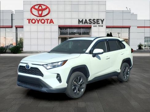 Used 2022 Toyota RAV4 XLE Premium AWD/4WD image 7