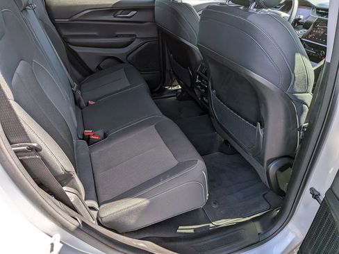 Certified 2024 Jeep Grand Cherokee Laredo RWD image 30