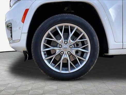 Used 2023 Jeep Grand Cherokee L Summit w/ Advanced Protech Group IV AWD/4WD image 22
