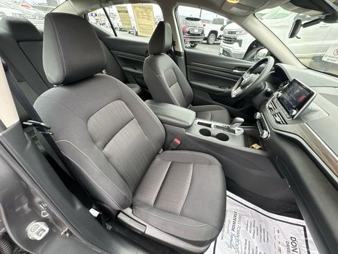 Used 2025 Nissan Altima 2.5 SV image 23