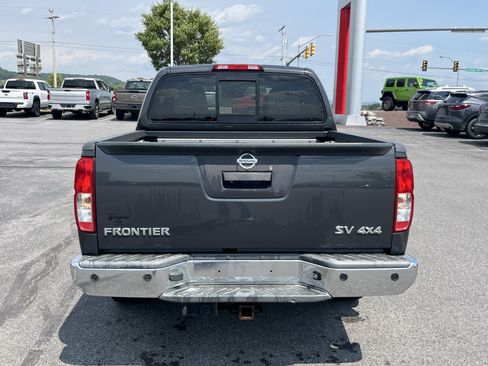Used 2014 Nissan Frontier SV w/ SV Value Truck Package AWD/4WD image 6