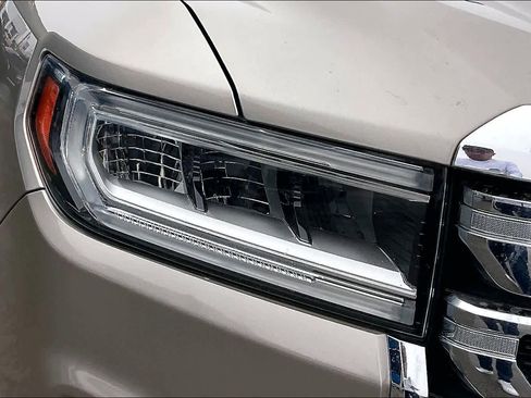 Used 2022 GMC Acadia SLT w/ Technology Package image 27