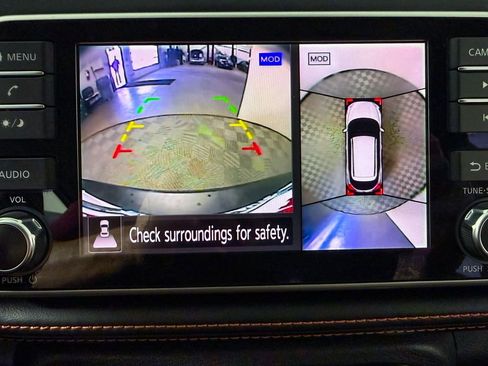 Used 2018 Nissan Kicks SR image 16