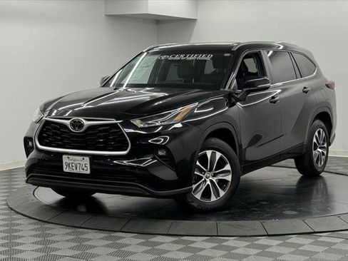 Certified 2024 Toyota Highlander XLE image 2