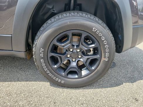 Certified 2022 Jeep Cherokee Latitude AWD/4WD image 9