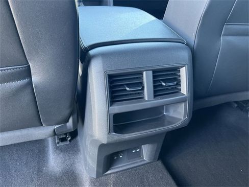 Used 2021 Volkswagen Atlas Cross Sport SE image 21