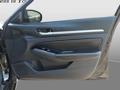 Certified 2025 Nissan Altima 2.5 SL FWD image 29