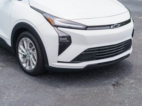 Used 2027 Chevrolet Bolt LT w/ Comfort Package FWD image 36