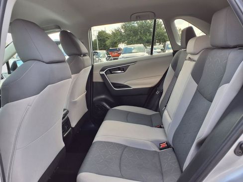 Used 2020 Toyota RAV4 XLE AWD/4WD image 18