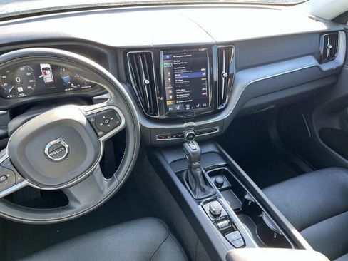 Used 2020 Volvo XC60 T5 Momentum image 13