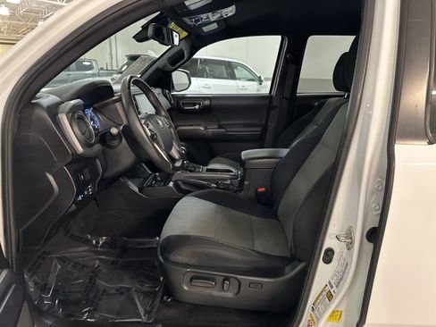 Used 2020 Toyota Tacoma TRD Off-Road image 15