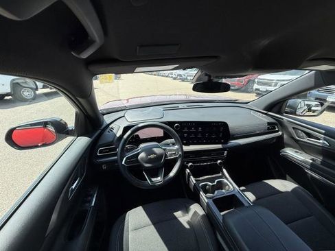 Used 2025 Chevrolet Traverse LT w/ Driver Confidence Package image 25