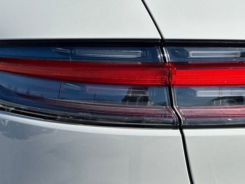 Used 2025 Porsche Macan image 36