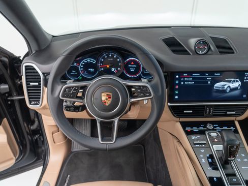 Certified 2023 Porsche Cayenne image 31
