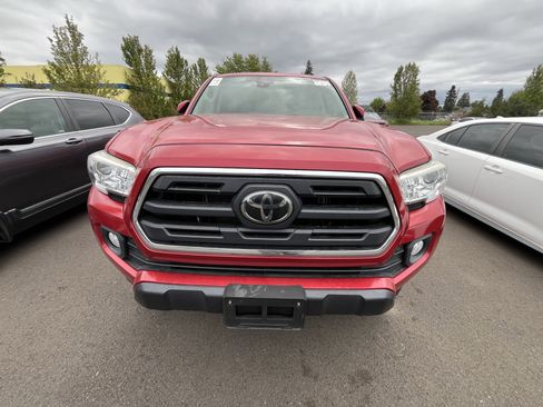 Used 2019 Toyota Tacoma SR5 AWD/4WD image 5