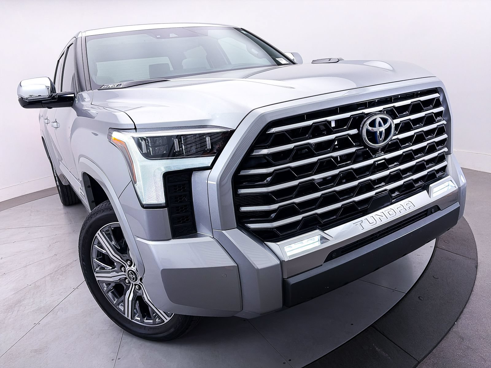 Used 2024 Toyota Tundra Capstone AWD/4WD image 3