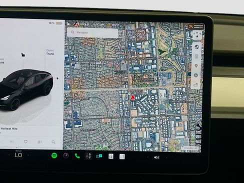 Used 2023 Tesla Model Y Performance AWD/4WD image 9