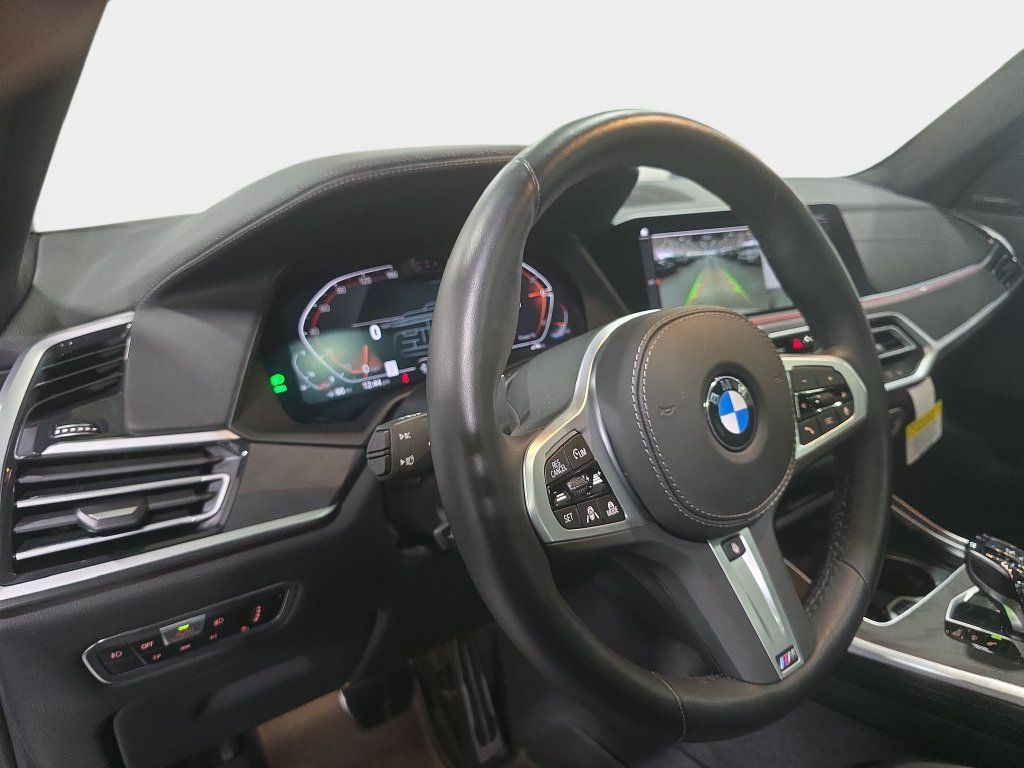 Used 2022 BMW X7 xDrive40i w/ M Sport Package AWD/4WD image 25