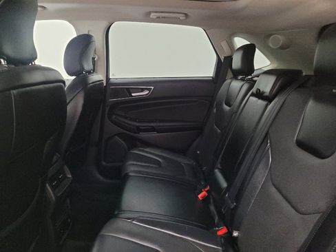 Used 2018 Ford Edge Titanium w/ Equipment Group 301A FWD image 18