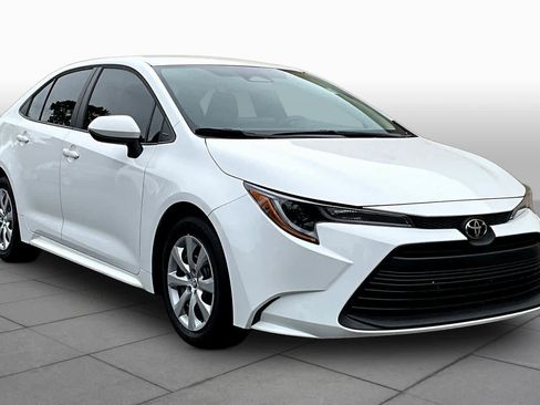 Used 2023 Toyota Corolla LE image 3
