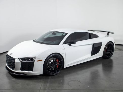Used 2018 Audi R8 V10 w/ Premium Package RWD image 1