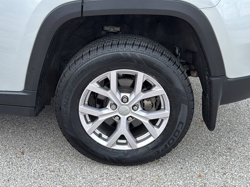 Used 2022 Jeep Grand Cherokee Limited image 32