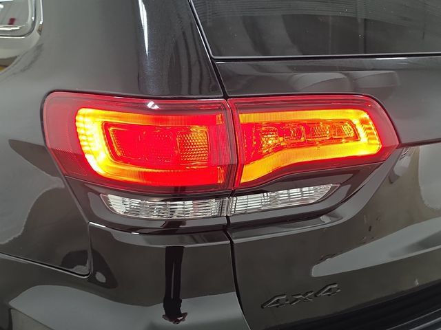 Used 2021 Jeep Grand Cherokee Laredo X AWD/4WD image 32